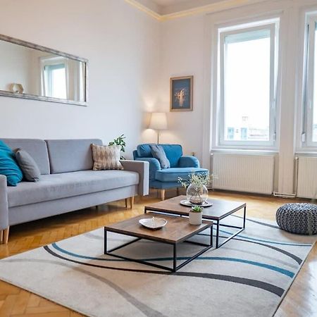 Chic Central Flat With River View บูดาเปสต์ ภายนอก รูปภาพ